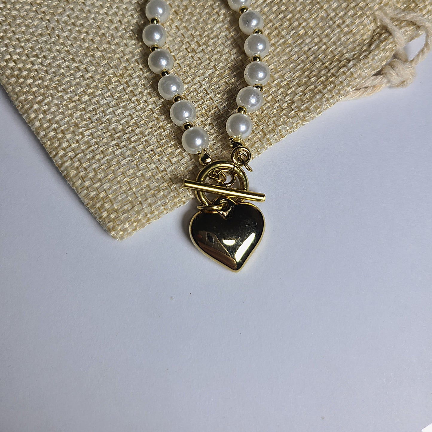 Collar de perlas con dije de corazón | Acero quirúrgico