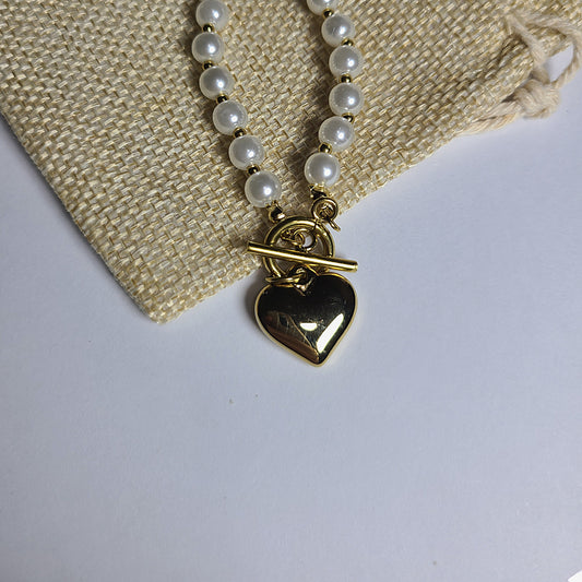Collar de perlas con dije de corazón | Acero quirúrgico